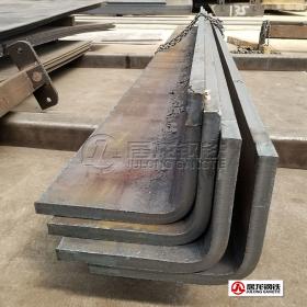 近日由居龙钢铁承制加工的特高压输电铁塔用特大规格角钢顺利交付相关建设单位