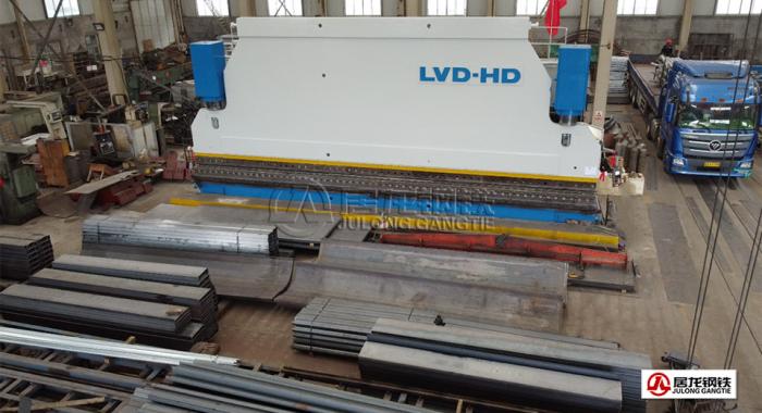 U型自卸半挂车车箱耐磨板侧板折弯加工